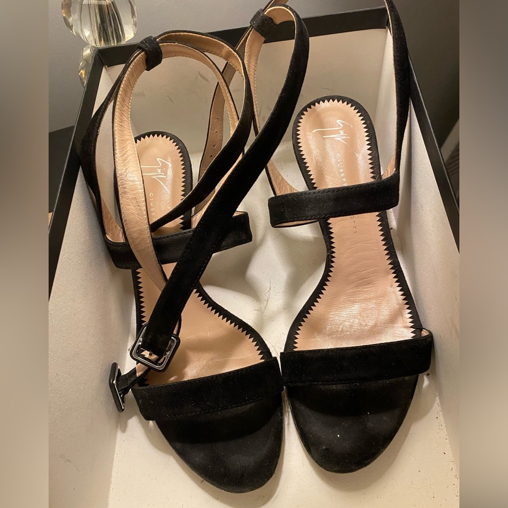 Black strappy heel